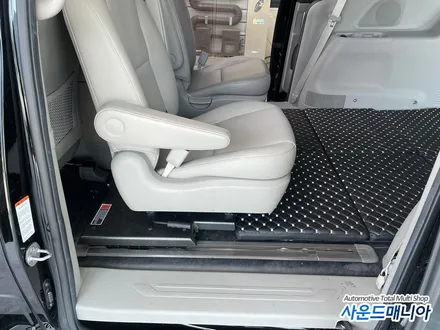 올 뉴 카니발 어라운드뷰 장착 및 3열 탈부착 2열 레일작업 회전시트 360도 회전의자  차박 매트작업  BY 울산 사운드매니아 / 울산, 경남
