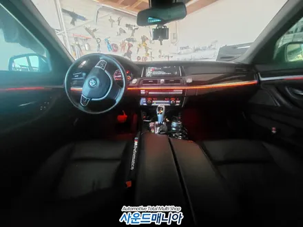BMW 520d  F10  DMX 엠비언트 라이트를 비노출로 장착해보니 환상적이야 :) / 울산, 경남