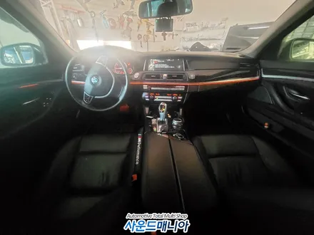 BMW 520d  F10  DMX 엠비언트 라이트를 비노출로 장착해보니 환상적이야 :) / 울산, 경남