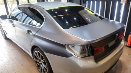 경기도 시흥 랩핑 BMW 5시리즈 에이버리 사틴다크그레이&크롬죽이기 랩핑 완료! / 시흥시 월곶동