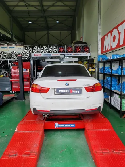 BMW 428i 컨버터블 19인치 휠수리후하이퍼블랙도색 동해휠복원,강릉휠복원,삼척휠복원,태백휠복원,울진휠복원 / 동해시 단봉동
