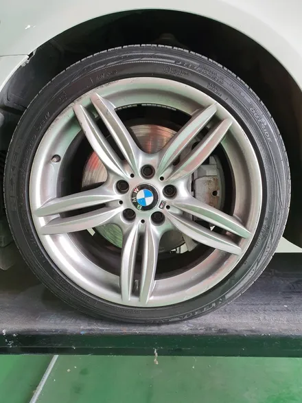 BMW 550i 4짝 고스트크롬 캘리퍼도색 골드플레이팅 / 동해시 단봉동