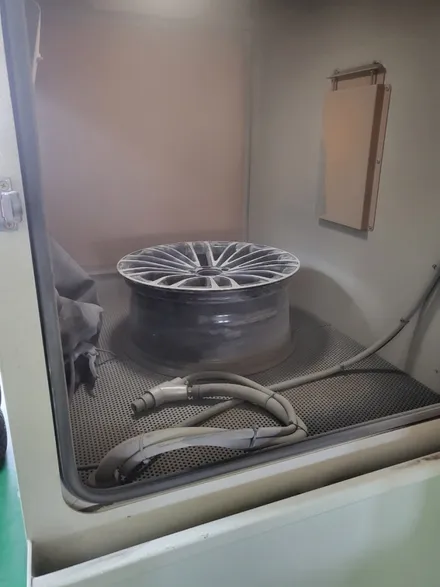 벤츠 s350d 19인치 휠수리,휠복원 동해휠수리,강릉휠수리,삼척휠수리,태백휠수리,울진휠수리 / 동해시 단봉동