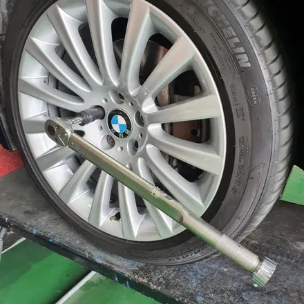 bmw 730d 휠복원 동해휠도색,삼척휠도색,강릉휠도색,태백휠도색,울진휠도색 / 동해시 단봉동
