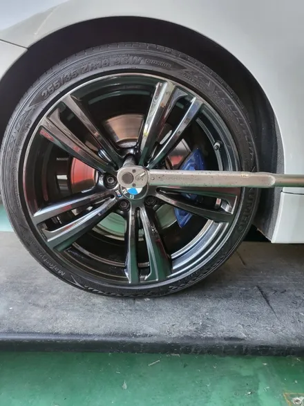 bmw 528i 컨버터블 19인치 고스트크롬 도색 동해휠도색,강릉휠도색,태백휠도색,삼척휠도색,울진휠도색 / 동해시 단봉동