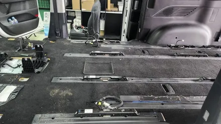 모빌하임 모노륨 전체 바닥 시공으로 간편 청소 가능한 스타리아 라운지 만들기 / 경기 김포