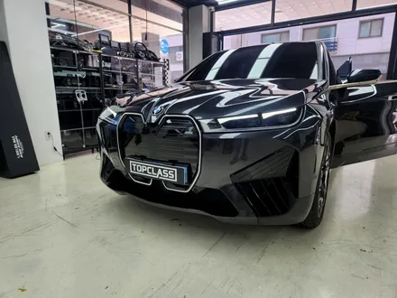 BMW iX M60의 아이코닉 글로우 & M70 그릴 교체[부천 탑클래스] / 경기 부천
