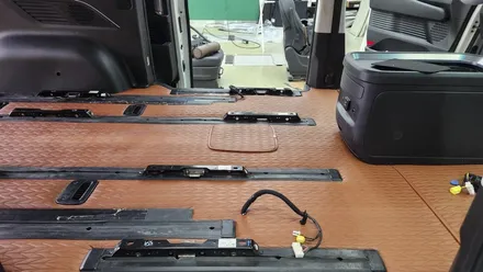 모빌하임 모노륨 전체 바닥 시공으로 간편 청소 가능한 스타리아 라운지 만들기 / 경기 김포
