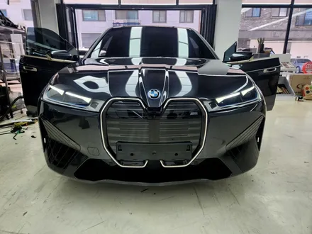 BMW iX M60의 아이코닉 글로우 & M70 그릴 교체[부천 탑클래스] / 경기 부천