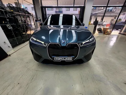 BMW iX 정품 아이코닉 글로우와 M70 M 스포츠 그릴 교체로 드레스업 튜닝하기 [부천 탑클래스] / 경기 부천