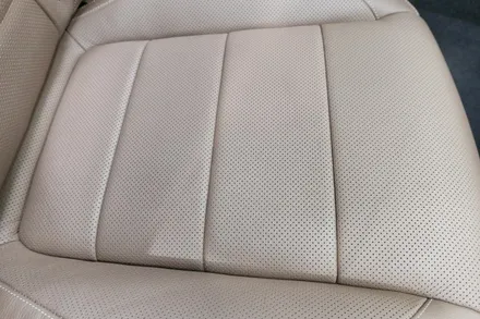 부산시트이염복원 벤츠 E300 가죽시트 이염 복원 / 부산, 기장, 양산