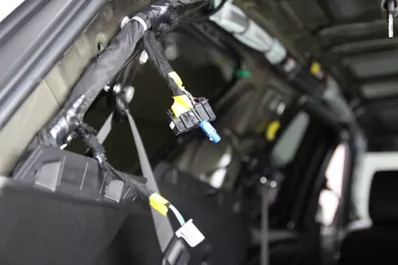 쉐보레 트래버스 전동 사이드스텝 그리고 천장엠보싱까지.. (스텝 장착하러 오셨다 엠보싱 의뢰까지..) / 부산, 기장, 양산