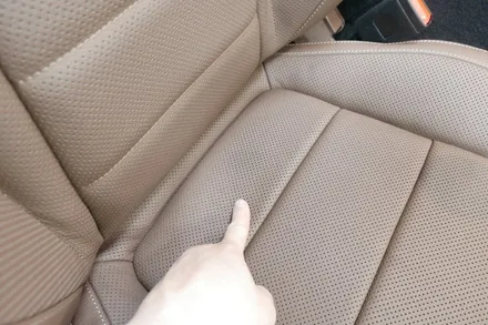 부산시트이염복원 벤츠 E300 가죽시트 이염 복원 / 부산, 기장, 양산
