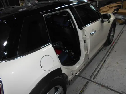 BMW 미니 5도어 조수석 후도어 패널 교환 작업 (판금도색 작업의뢰도 가능하세요~) / 부산, 기장, 양산