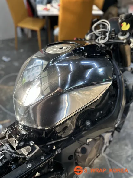 바이크랩핑 - BMW S1000rr - 크롬 랩핑 에스랩필름 시공 / 영통구 원천동
