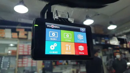 벤츠 E클래스 와이드모니터 교체 및 파인드라이브 네비매립