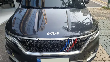 카니발 구형 KIA 엠블럼을 KN 신형 엠블럼으로 교체한 시공 후기