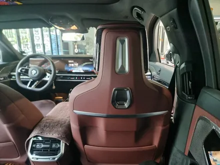 2025 BMW X7 뒷좌석 안드로이드모니터 리어모니터 설치