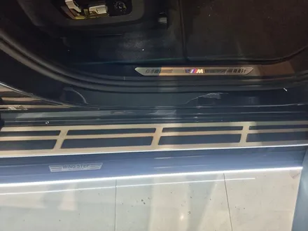 BMW X7 전동 사이드스텝 추가 장착 - 순정 사이드스텝 차량