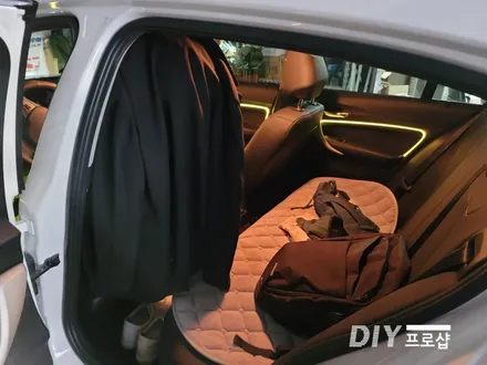 BMW 118D 순정 엠비언트 라이트 무드등 업그레이드 풋등 시공 대구 다이프로샵 / 대구 남산동