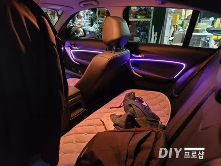 BMW 118D 순정 엠비언트 라이트 무드등 업그레이드 풋등 시공 대구 다이프로샵 / 대구 남산동