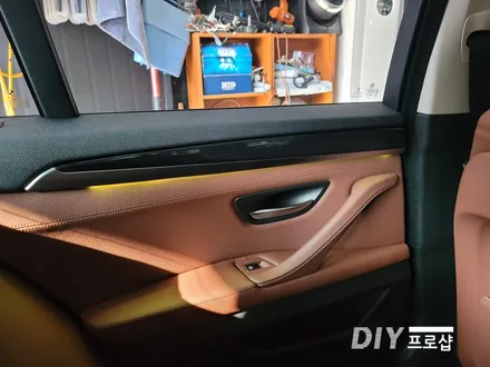 BMW F10 520D 순정 엠비언트 라이트 무드등 풋등 시공 대구 다이프로샵 경남 부산 울산 대전 경북 / 대구 남산동