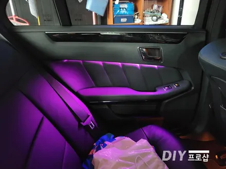 벤츠 W212 순정 엠비언트 라이트 무드등 광량 업그레이드 풋등 시공 대구 다이프로샵 대전 경북 경남 부산 울산 / 대구 남산동