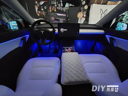 테슬라 모델Y DMX엠비언트 라이트 무드등 풋등 시공 다이프로샵 경남 부산 울산 대전 경북 / 대구 남산동