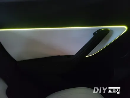 테슬라 모델Y DMX엠비언트 라이트 무드등 풋등 시공 다이프로샵 경남 부산 울산 대전 경북 / 대구 남산동