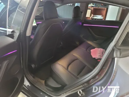 테슬라 모델3 리프레쉬 엠비언트 라이트 무드등 시공 대구 다이프로샵 경북 경남 부산 울산 대전 / 대구 남산동