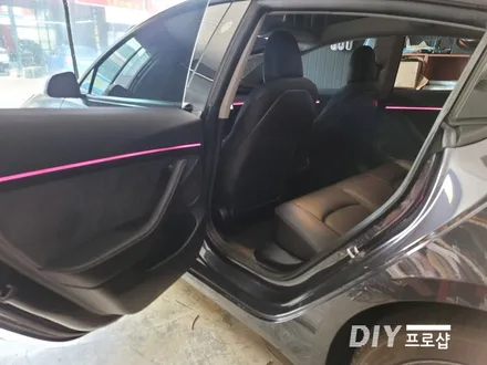 테슬라 모델3 리프레쉬 엠비언트 라이트 무드등 시공 대구 다이프로샵 경북 경남 부산 울산 대전 / 대구 남산동