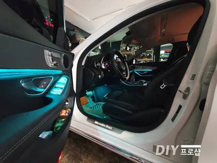 벤츠 C220 W205 엠비언트 라이트 무드등 RGB 가변 풋등 DIY 프로샵 대구 부산 경북 경남 울산 / 대구 남산동