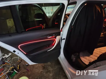 BMW 118D 순정 엠비언트 라이트 무드등 업그레이드 풋등 시공 대구 다이프로샵 / 대구 남산동
