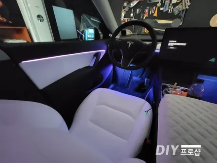 테슬라 모델Y DMX엠비언트 라이트 무드등 풋등 시공 다이프로샵 경남 부산 울산 대전 경북 / 대구 남산동
