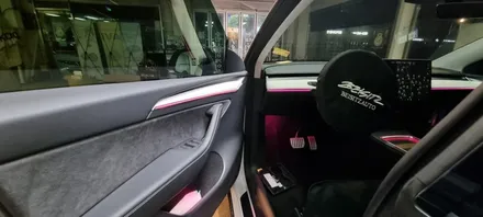 테슬라모델Y 엠비언트장착 부산바이지츠 사상구에서 장착 / 부산 사상구