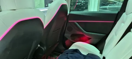테슬라모델Y 엠비언트장착 부산바이지츠 사상구에서 장착 / 부산 사상구