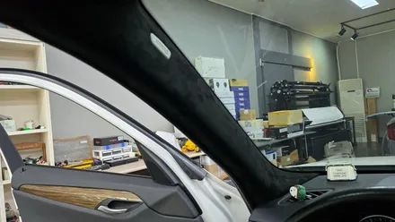 대구 수입차 천장 처짐 수리 BMW X1 썬루프 커버 및 천장 전체 스웨이드 시공으로 해결!