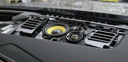 BMW G60 5시리즈 밋밋한 사운드 극복으로 AVI BM100 프론트 & 센터 스피커튜닝!