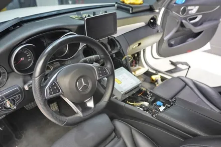 벤츠 C200 (W205) 송풍구 엠비언트 64색 업그레이드, 부메스터 스피커 시공