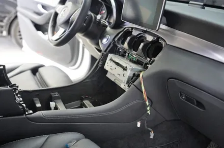 벤츠 GLC350e 카플레이 , 송풍구 엠비언트 (64색 업그레이드), 부메스터 스피커 시공