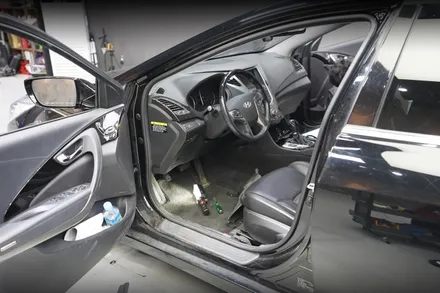 그랜저hg 오토홀드  사용을 위해서 전자파킹 (EPB) 시공합니다.