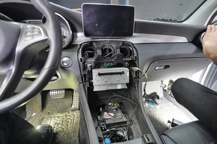 벤츠 GLC350e 카플레이 , 송풍구 엠비언트 (64색 업그레이드), 부메스터 스피커 시공