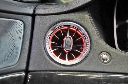 벤츠 S550 (W222) - 마이바흐 개조된 차량 송풍구 엠비언트, 부메스터 스피커 시공