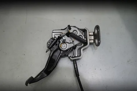 그랜저hg 오토홀드  사용을 위해서 전자파킹 (EPB) 시공합니다.