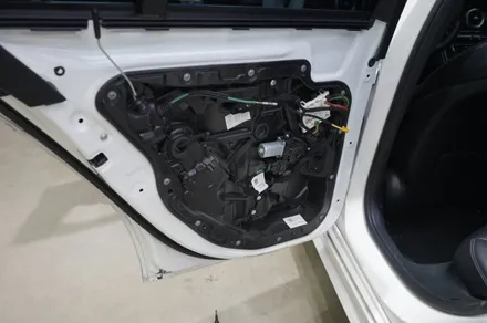 벤츠 C200 (W205) 송풍구 엠비언트 64색 업그레이드, 부메스터 스피커 시공