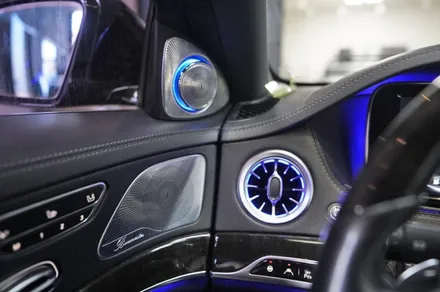 벤츠 S550 (W222) - 마이바흐 개조된 차량 송풍구 엠비언트, 부메스터 스피커 시공
