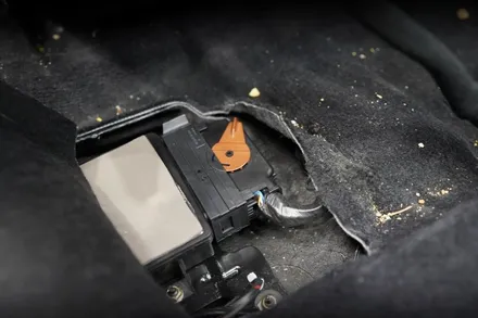 그랜저hg 오토홀드  사용을 위해서 전자파킹 (EPB) 시공합니다.