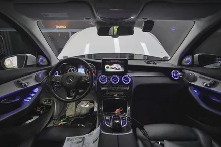 벤츠 GLC350e 카플레이 , 송풍구 엠비언트 (64색 업그레이드), 부메스터 스피커 시공