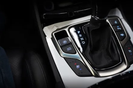 그랜저hg 오토홀드  사용을 위해서 전자파킹 (EPB) 시공합니다.