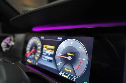 벤츠 E220D 카브리올레 - 와이드콕핏 디지털 계기판 교체